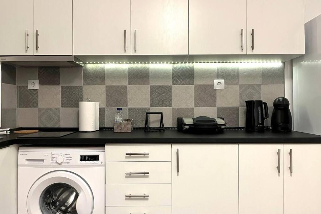 Pame Rentals - Ideal For 2 In Pagrati เอเธนส์ ภายนอก รูปภาพ